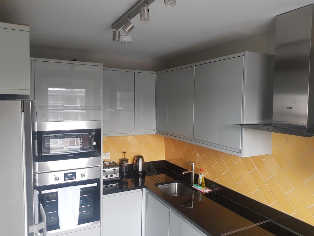 Beautiful 3-Bedroom Flat With Stunning Views Londen Buitenkant foto