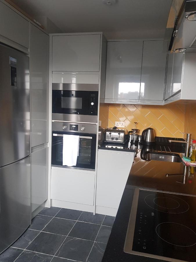 Beautiful 3-Bedroom Flat With Stunning Views Londen Buitenkant foto